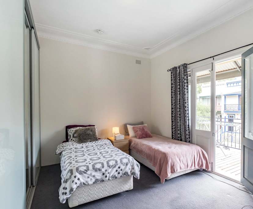 Furnished room in a flatshare