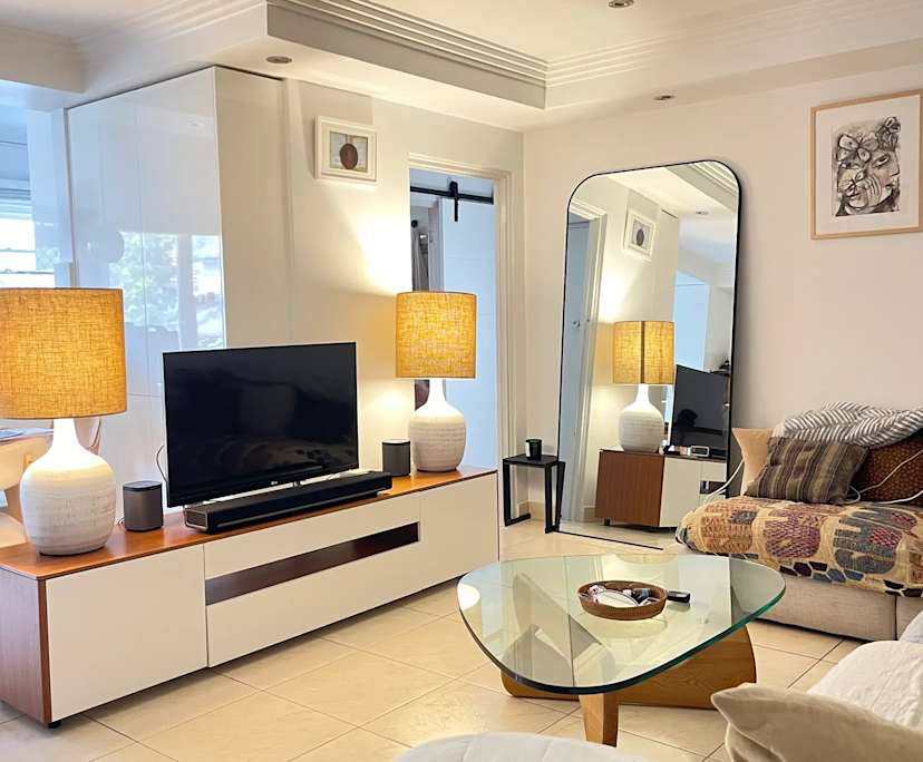 Furnished room in a flatshare