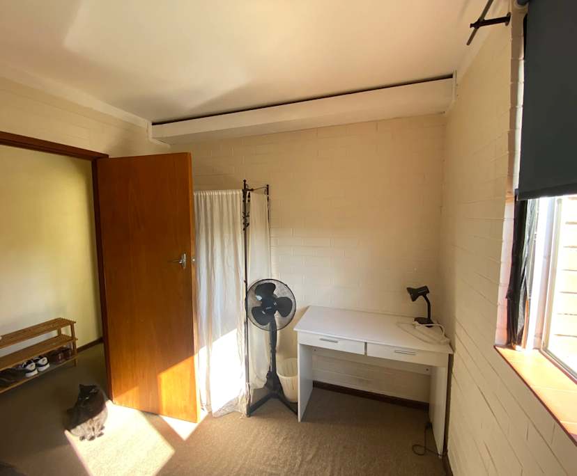 Furnished room in a flatshare