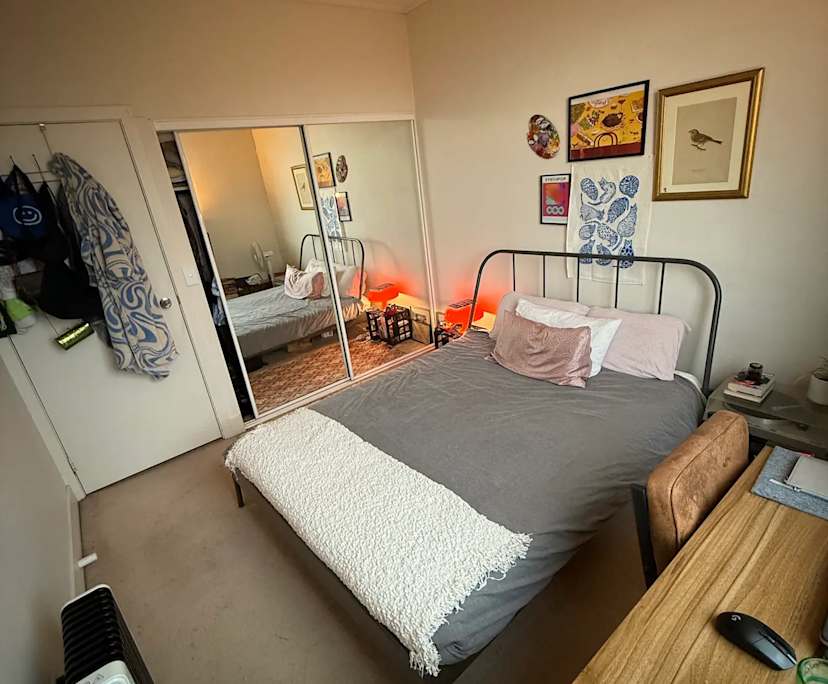 Furnished room in a flatshare