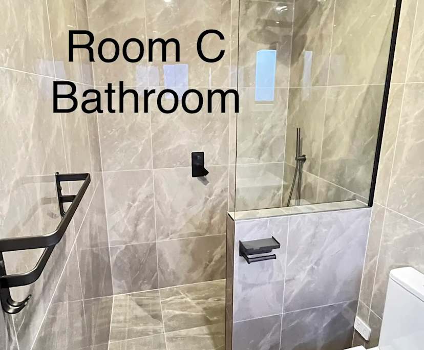 $320, Student-accommodation, 5 bathrooms, Upper Mount Gravatt QLD 4122