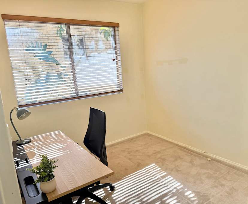 Furnished room in a flatshare