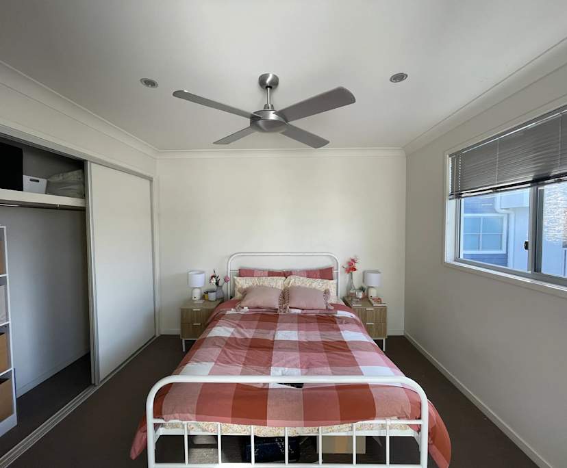 Room in a share house