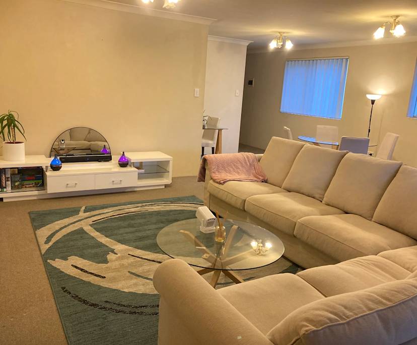 Furnished room in a flatshare