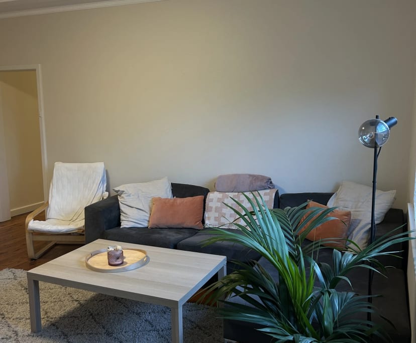 Furnished room in a flatshare