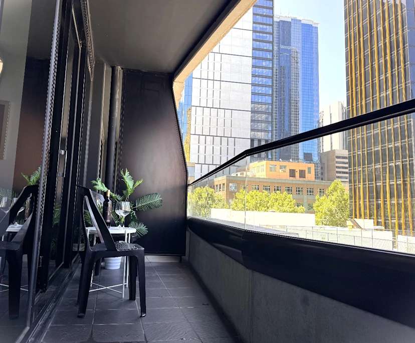$725, 1-bed, 1 bathroom, Melbourne VIC 3000
