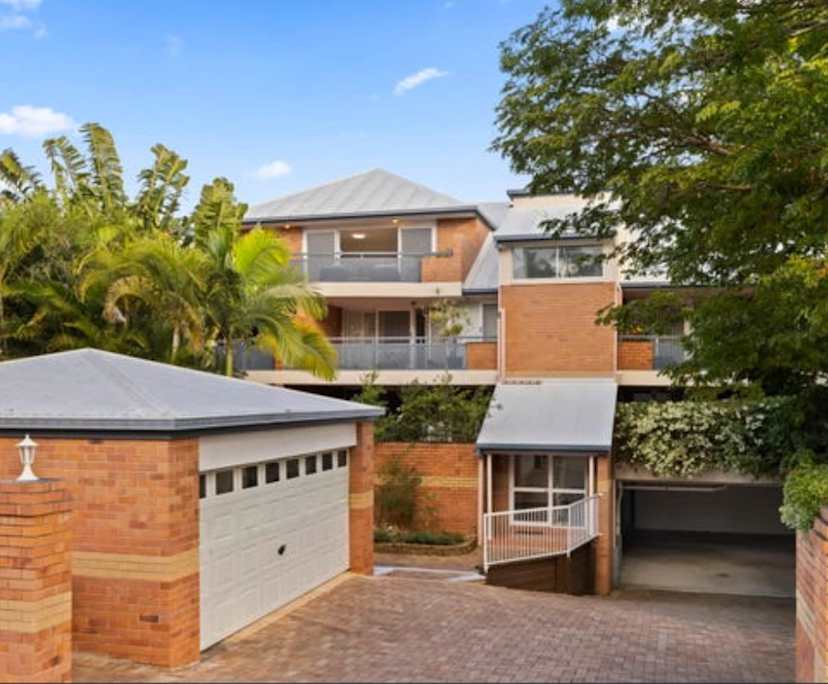 Furnished room with ensuite in a flatshare