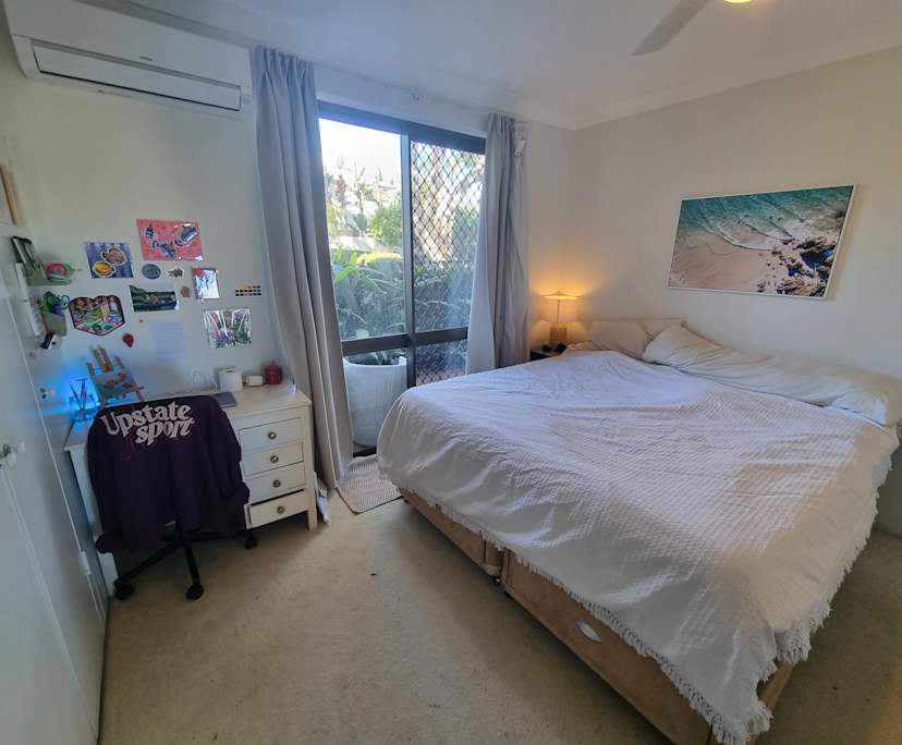 Furnished room in a flatshare
