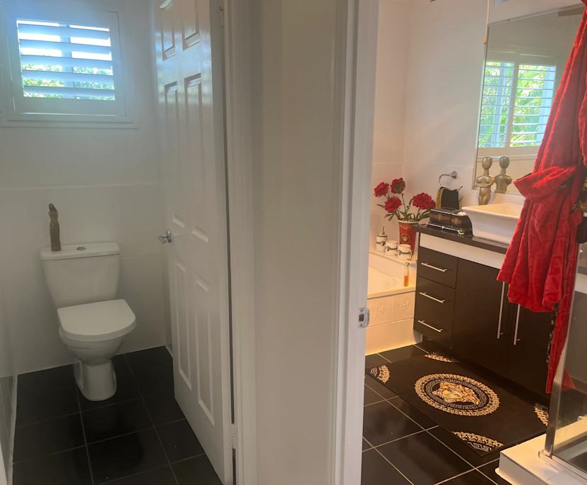 $350, Share-house, 5 bathrooms, Helensvale QLD 4212