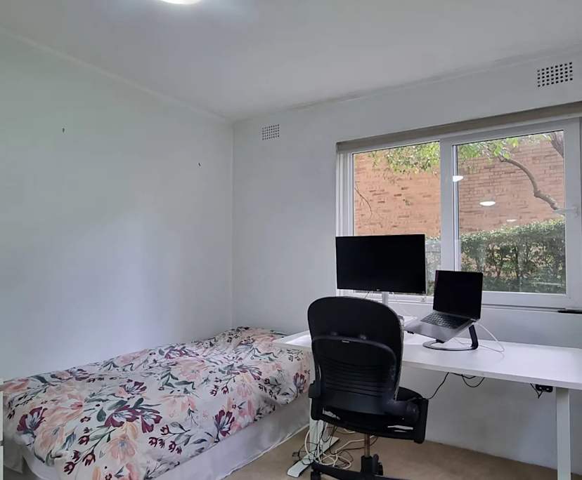 Furnished room in a flatshare