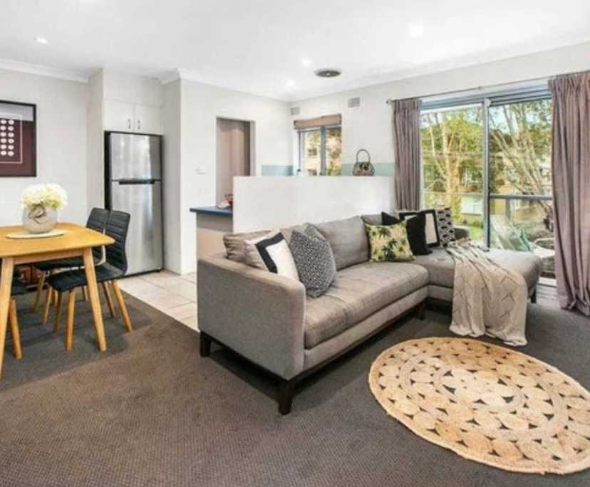 Furnished room in a flatshare