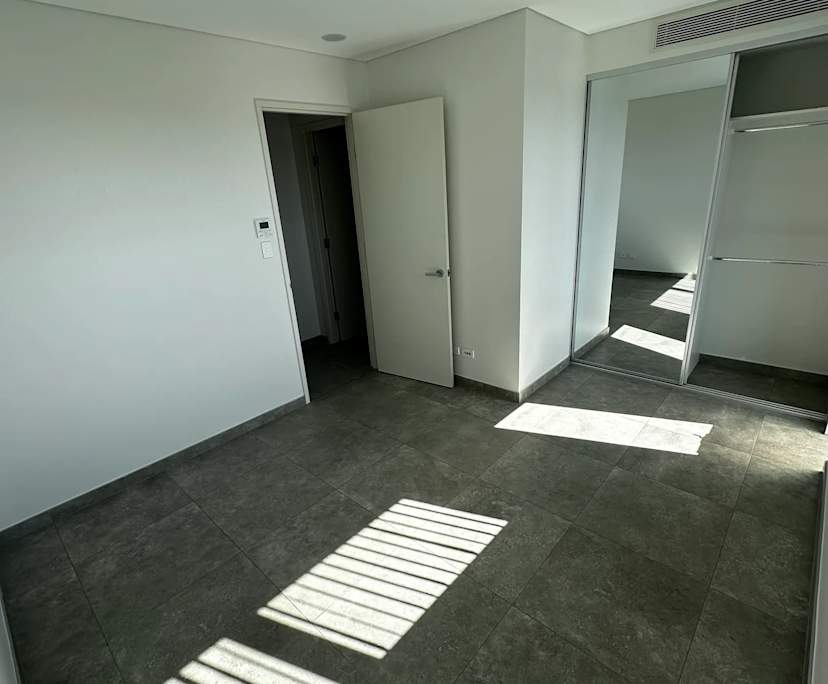 Unfurnished room with own bathroom