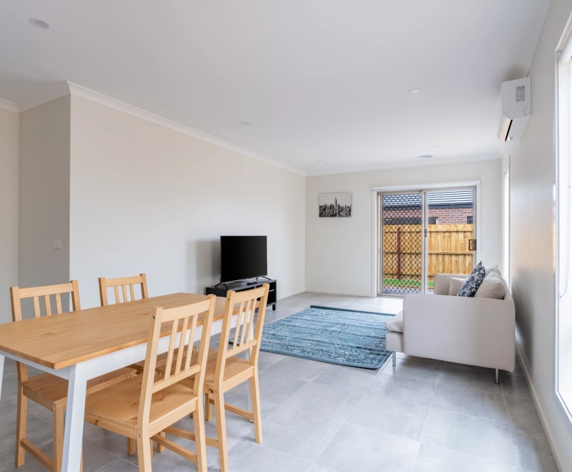 $200, Share-house, 3 bathrooms, Melton South VIC 3338