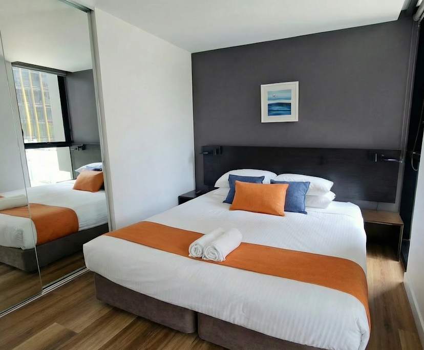 $1,350, Whole-property, 2 bathrooms, Melbourne VIC 3000