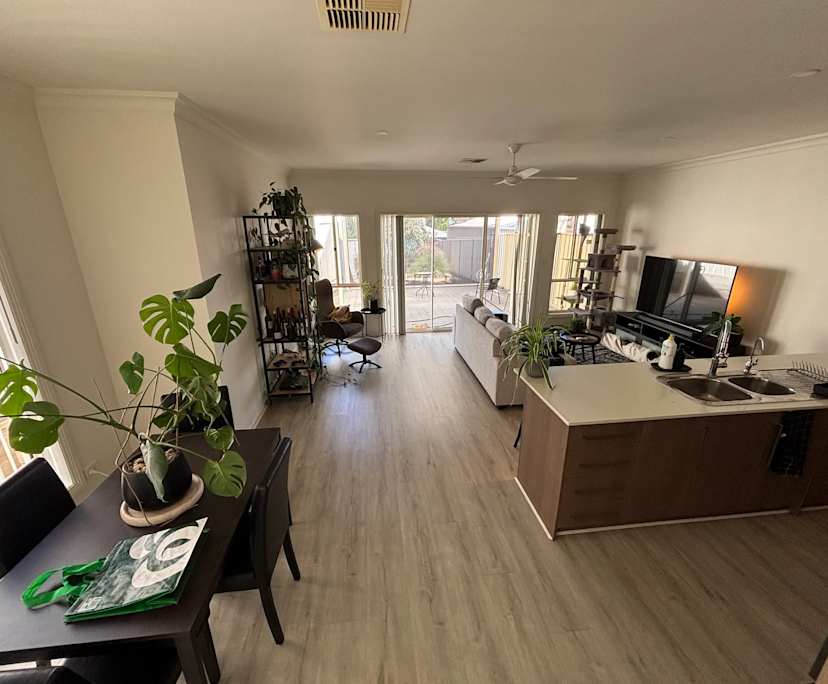 $330, Share-house, 3 bathrooms, Clearview SA 5085