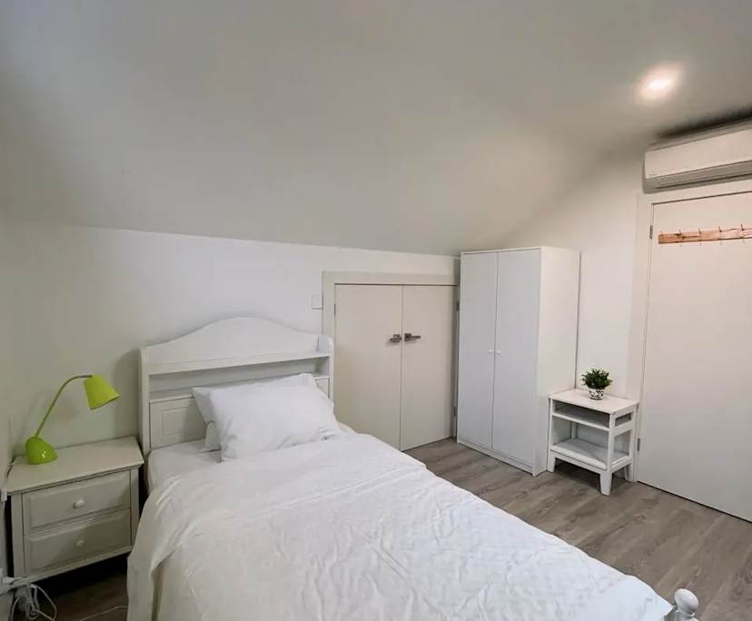 Furnished room with own bathroom