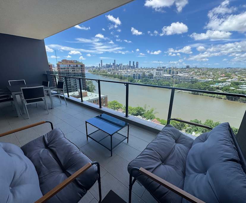 Furnished room with ensuite in a flatshare