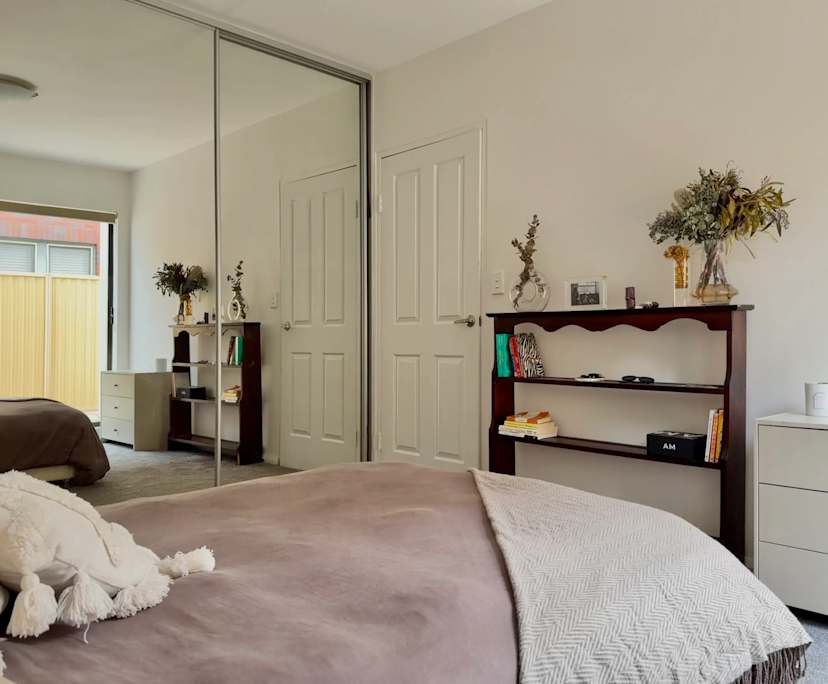 Furnished room with ensuite in a flatshare