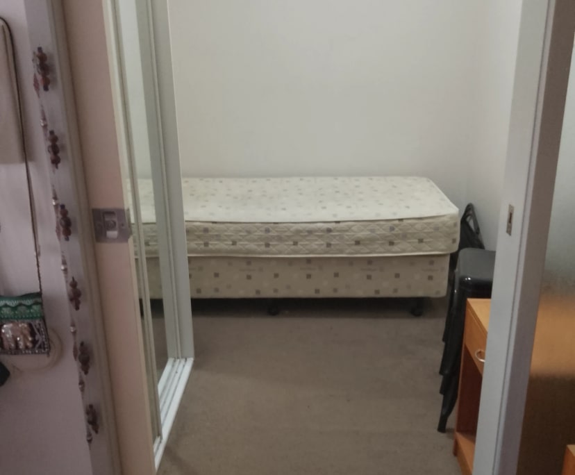 Furnished room in a flatshare