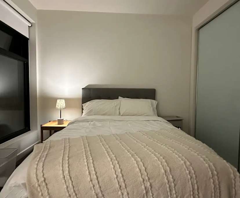 Furnished room with ensuite in a flatshare