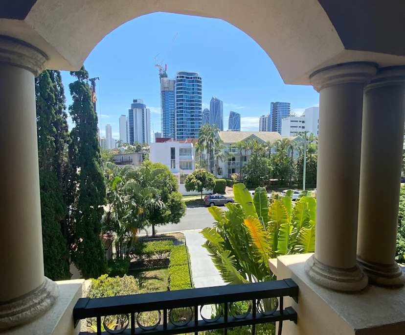 $390, Flatshare, 2 bathrooms, Broadbeach QLD 4218