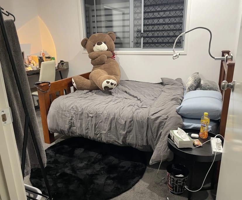 Furnished room in a share house