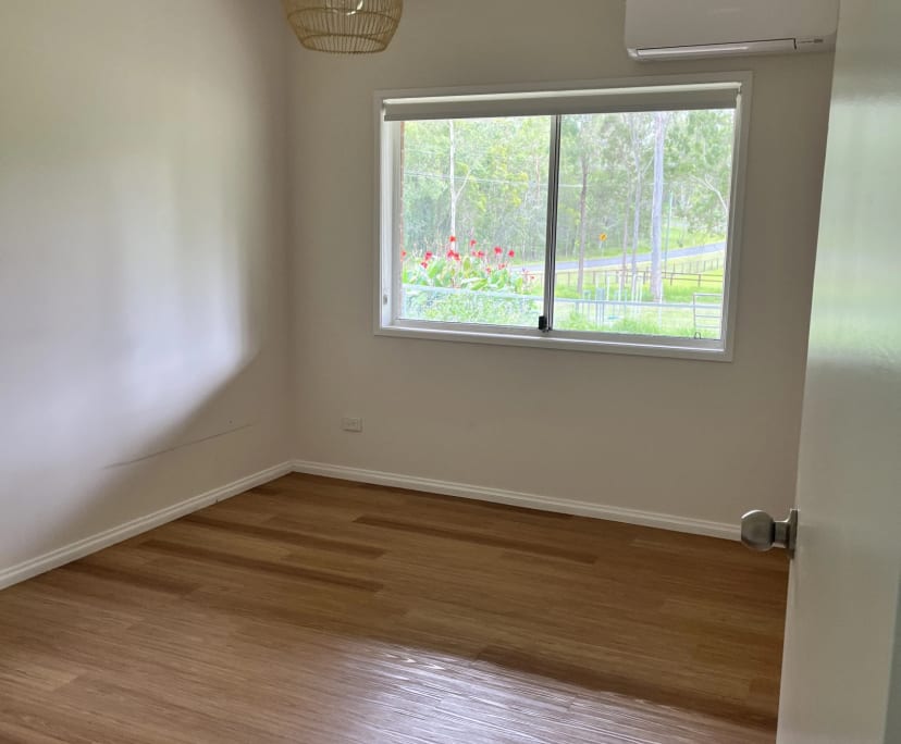Room for Rent in North MacLean, Brisbane 175, Unf...