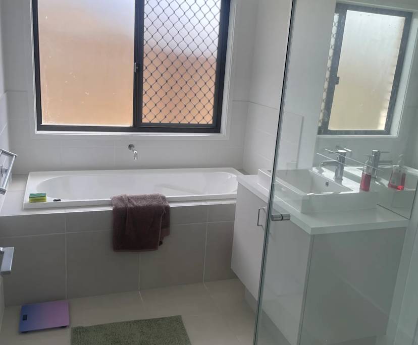 $300, Share-house, 4 bathrooms, White Rock QLD 4306