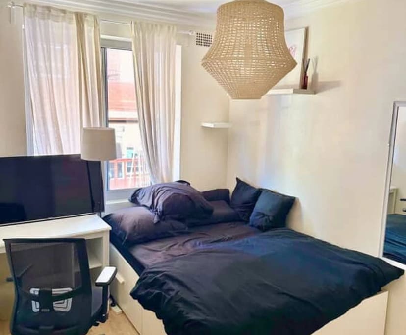 Furnished room in a flatshare