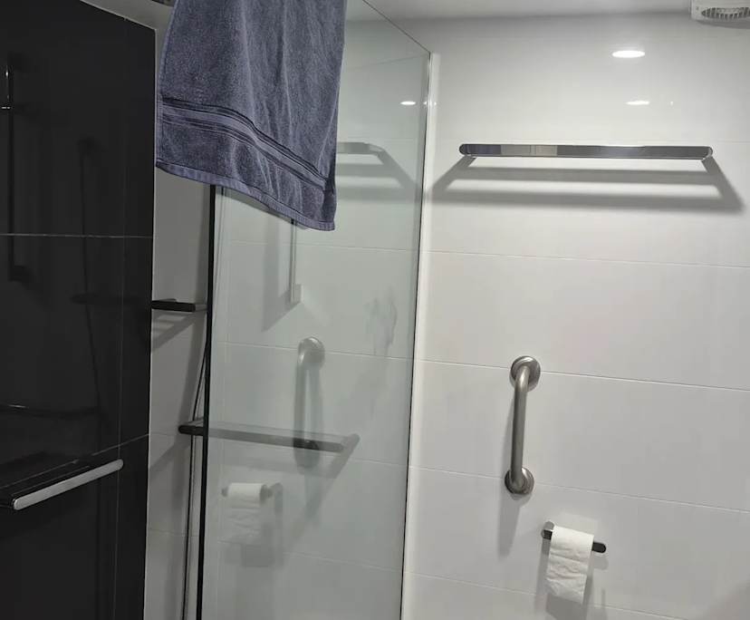 $490, Flatshare, 2 bathrooms, Broadbeach QLD 4217