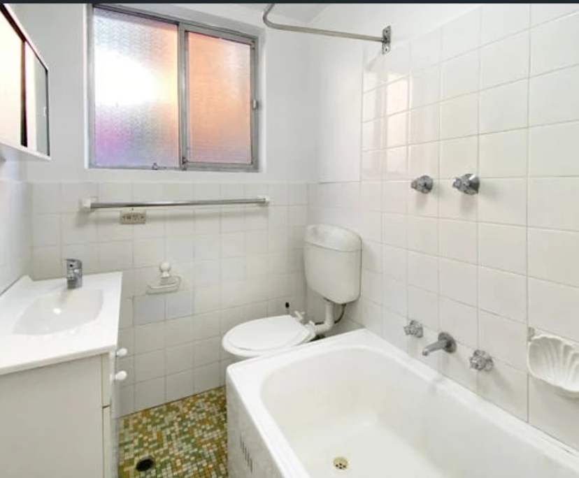 Unfurnished room in a flatshare