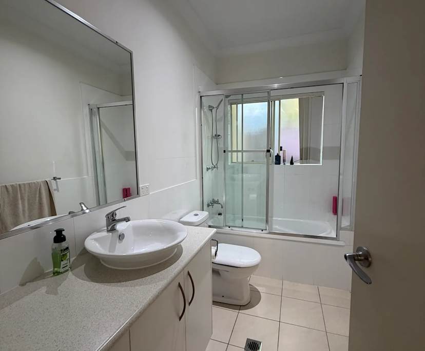 $370, Share-house, 3 bathrooms, Labrador QLD 4215