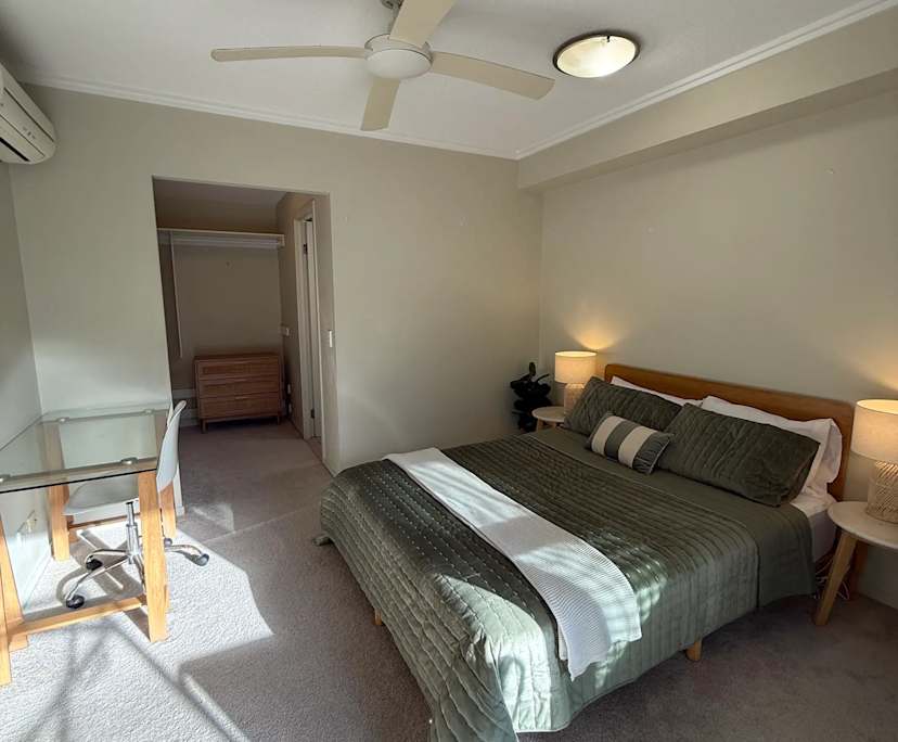 Furnished room with ensuite in a flatshare