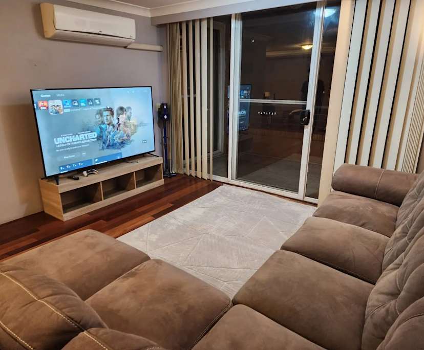 Furnished room with ensuite in a flatshare