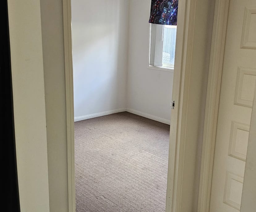 Unfurnished room in a share house