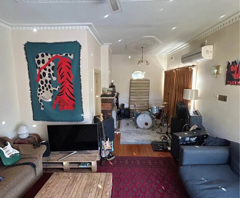 Unfurnished room in a share house