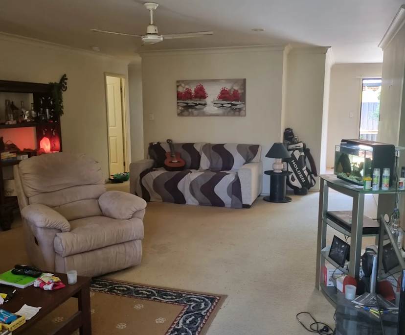 Furnished room in a flatshare