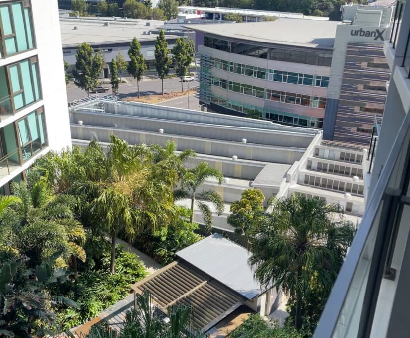 $1,100, Whole-property, 2 bathrooms, Newstead QLD 4006