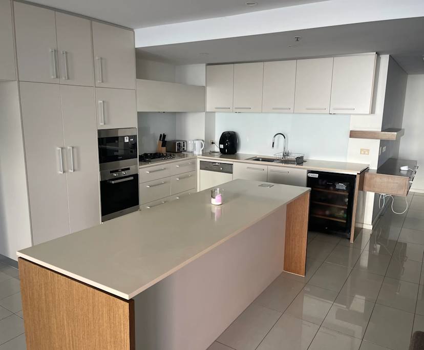 Furnished room with ensuite in a flatshare