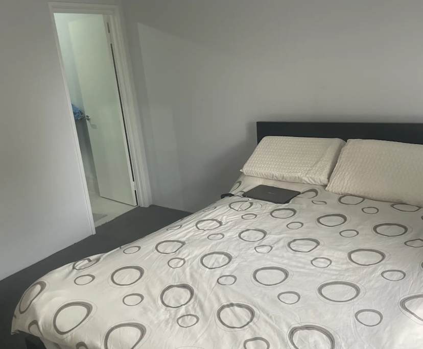 Furnished room with own bathroom