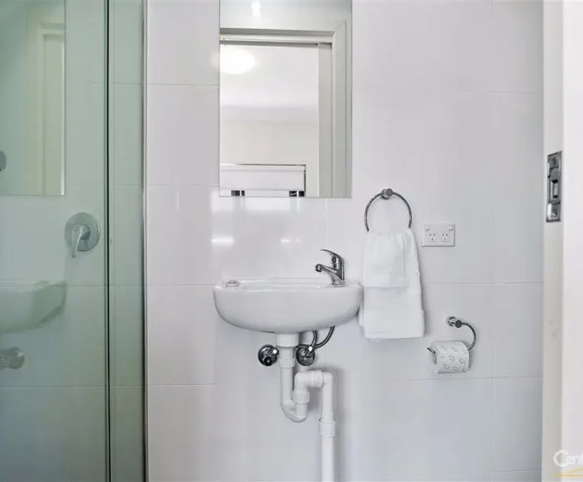 Furnished room with ensuite in a flatshare