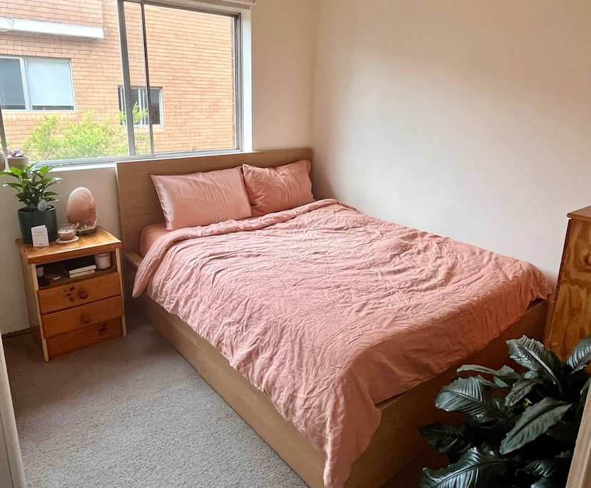 Furnished room in a flatshare