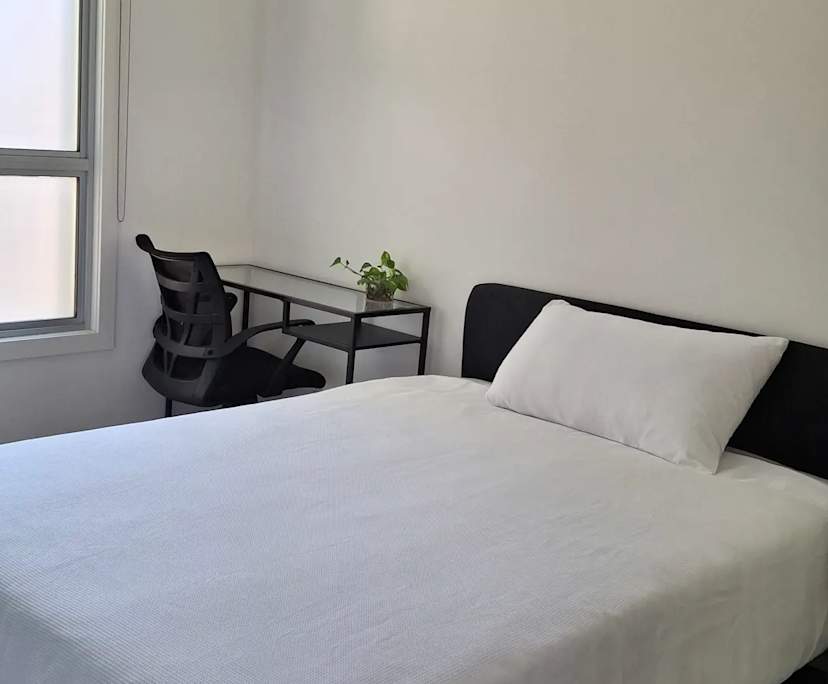 Furnished room in a flatshare