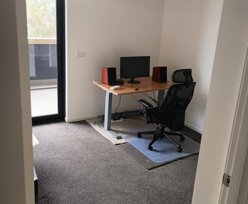 Unfurnished room with ensuite in a flatshare