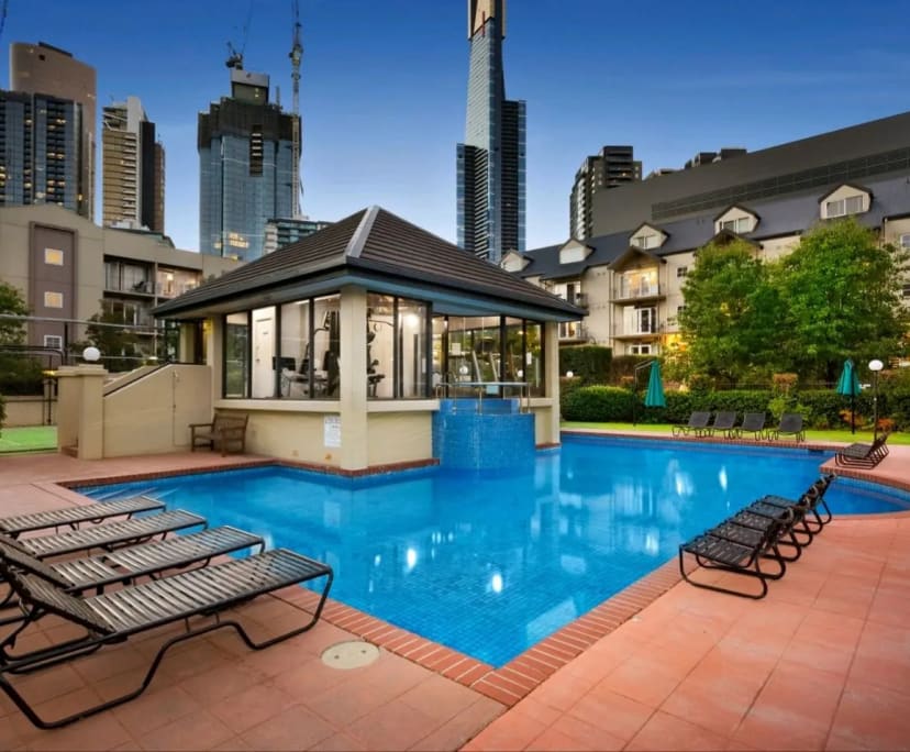 Furnished room with ensuite in a flatshare