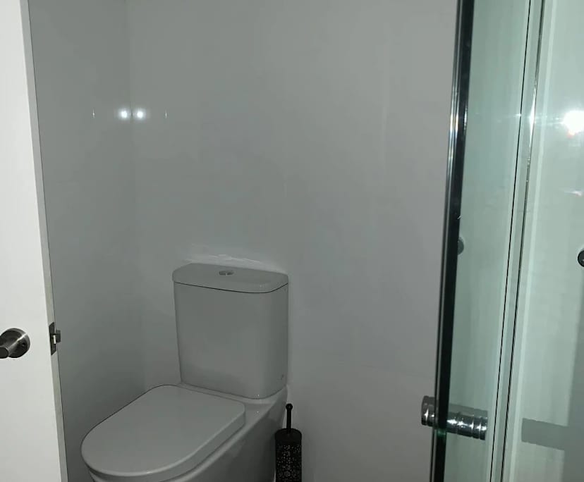 Furnished room with ensuite in a flatshare