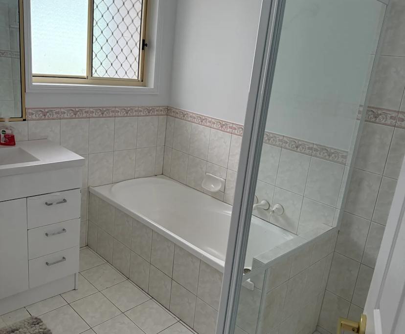 $350, Share-house, 3 bathrooms, Banora Point NSW 2486