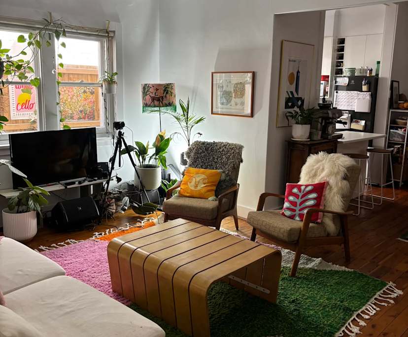 Furnished room in a flatshare