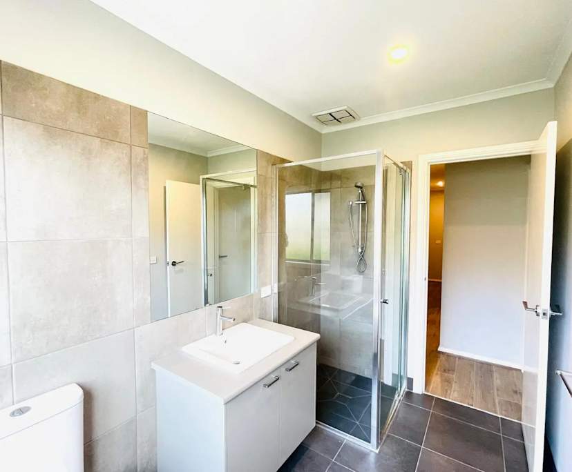 $300, Share-house, 2 bathrooms, Drouin VIC 3818