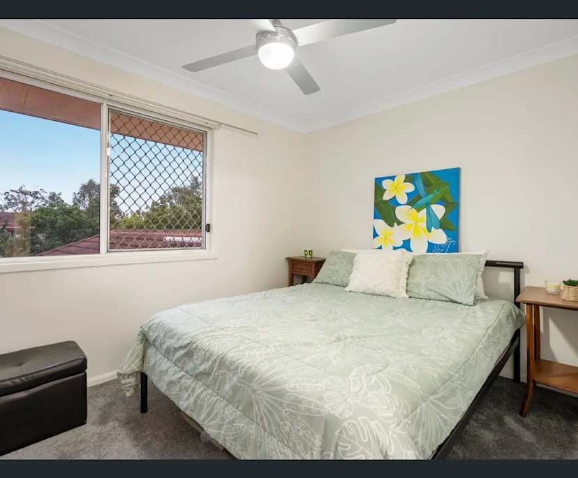 Room in a share house